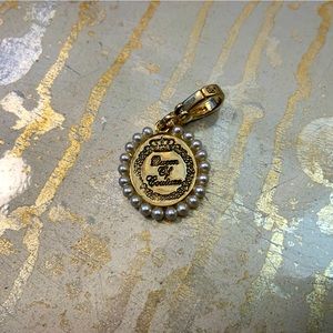 JUICY COUTURE “Queen of Couture” Charm